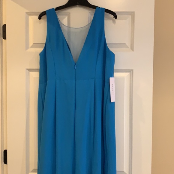 Formal gown - Picture 5 of 7